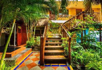 OYO Hotel Playa Del Carmen allows 18 year olds to book a room