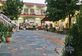 Anestis Studios has Balcony rooms