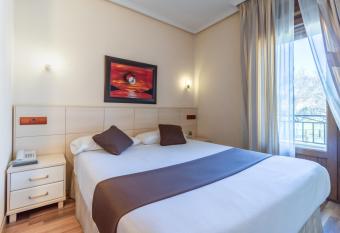 Hostal Rural El Ca  o by Vivere Stays allows 18 year olds to book a room