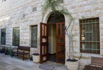 Villa Nazareth B&B allows 18 year olds to book a room
