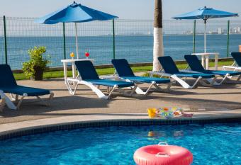 Hotel El Pescador allows 18 year olds to book a room