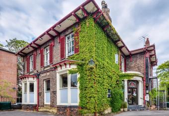 Astor York Hostel allows 18 year olds to book a room