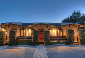 Airport Tourist Village Melbourne allows 18 year olds to book a room