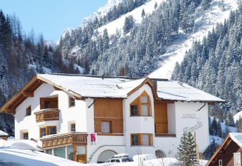 Apart Zimalis has Balcony rooms