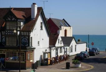 The Ship Inn - Sandgate allows 18 year olds to book a room