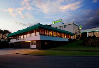 Holiday Inn Stoke on Trent M6 Jct15, an IHG Hotel allows 18 year olds to book a room