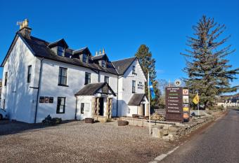Roy Bridge Hotel has Balcony rooms