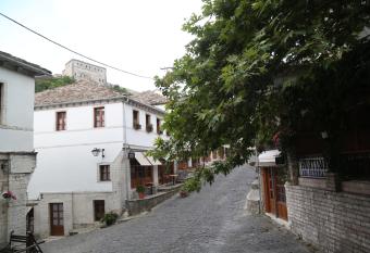 Guest house and hostel Hani i Fisnikut allows 18 year olds to book a room