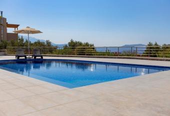 Electra Villas allows 18 year olds to book a room