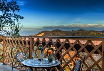 Pizzicalaluna allows 18 year olds to book a room