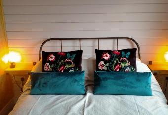 The Cosy Cabin allows 18 year olds to book a room