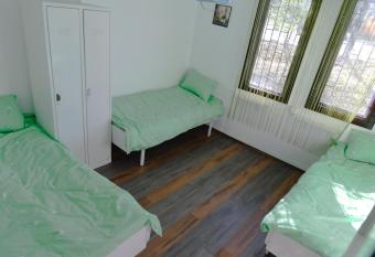 Hostel Belgrade Shungit Dragana Jefti  a br 10 has Balcony rooms