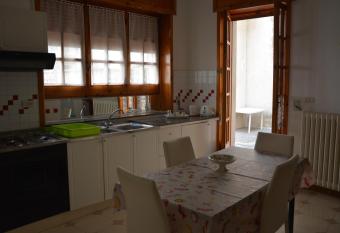 Cris&Au has Smoking rooms