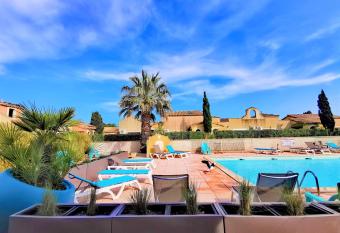 R  sidence l Oustal des Mers allows 18 year olds to book a room