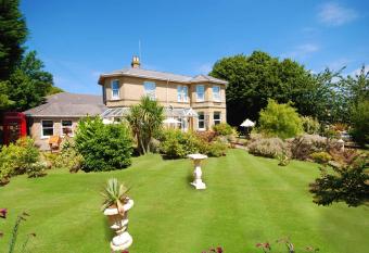 Somerton Lodge allows 18 year olds to book a room