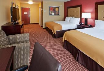 Holiday Inn Express & Suites Great Falls By IHG has rooms with a private hot tub