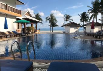 Mac s Bay Resort has Balcony rooms