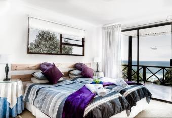 At Whale-Phin Guest House has Balcony rooms