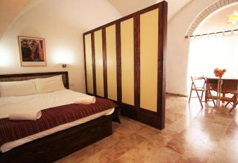 The Market Courtyard - Suites Hotel has Balcony rooms