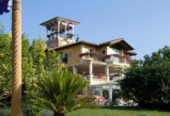 Villa Althea has Balcony rooms
