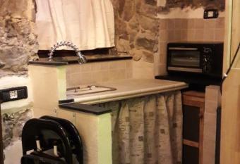 l arco di Sersa allows 18 year olds to book a room