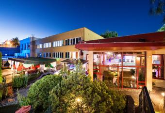 Hotel Therma allows 18 year olds to book a room