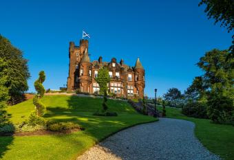 Sherbrooke Castle Hotel allows 18 year olds to book a room