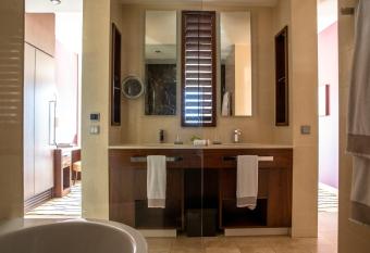 Jumeirah Port Soller Hotel & Spa has rooms with a private hot tub