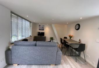 Cozy Tiny House Egmond aan Zee- 500m from Beach-North Sea has Balcony rooms