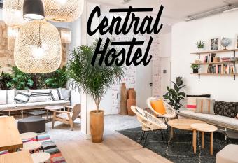 Central Hostel Bordeaux Centre allows 18 year olds to book a room