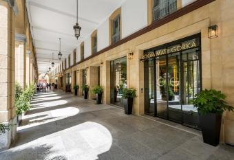 Room Mate Gorka allows 18 year olds to book a room