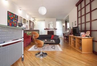 Urban Hostel & Apartments has Balcony rooms