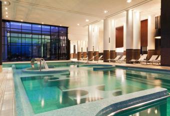 H  tel Barri  re le Grand H  tel Enghien-les-Bains has Balcony rooms