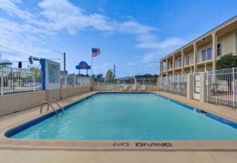 Motel 6 Americus. Ga has Smoking rooms