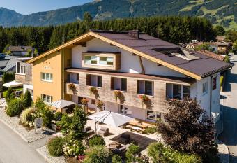 Der Winklhof has Balcony rooms