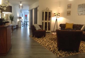 Les Halles Chambre D h  tes allows 18 year olds to book a room