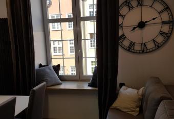 Apartament Piwna 16 Gda  sk allows 18 year olds to book a room