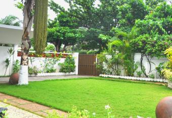 Villa Ekabo allows 18 year olds to book a room