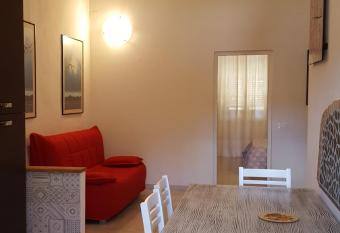 Casa vicino al mare allows 18 year olds to book a room