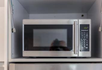 Parc Avenue Residences Mile End has rooms with a private hot tub