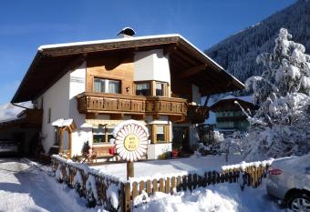 Haus Bellis has Balcony rooms