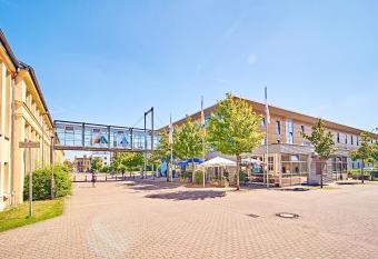 Bielefeld JBB Jugendg  stehaus allows 18 year olds to book a room