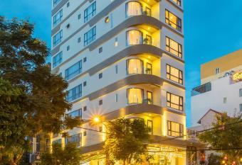 Rosabella Boutique Hotel allows 18 year olds to book a room