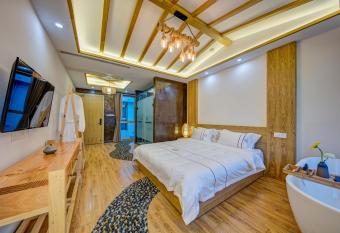 Wuzheng Pusu Art Designer Guesthouse has Balcony rooms