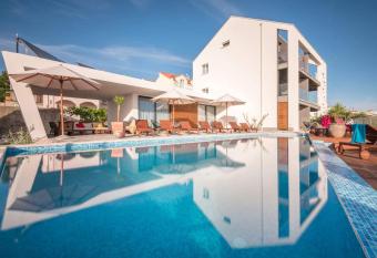 Residence Delta has Balcony rooms