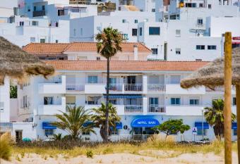 Hotel Bari allows 18 year olds to book a room