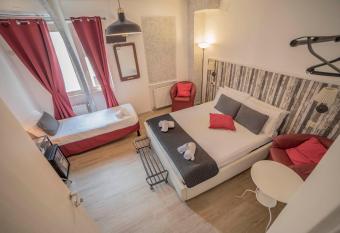 Galleria Frascati Rooms and Apartment has Balcony rooms