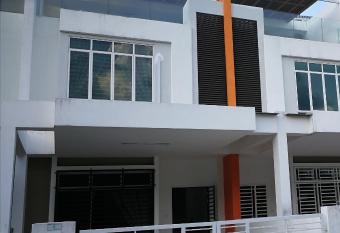 Happy Holiday home has Balcony rooms