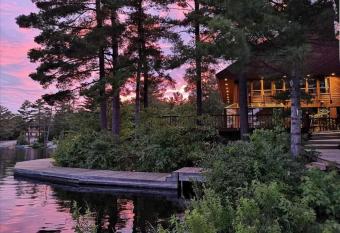 Westwind Inn on the Lake has Balcony rooms