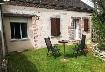 Chez Jeanne allows 18 year olds to book a room